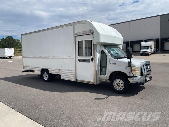 Ford E-350 Samochody ciężarowe ze skrzynią zamkniętą
