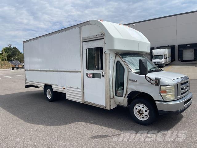 Ford E-350 Samochody ciężarowe ze skrzynią zamkniętą