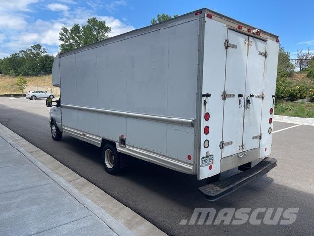 Ford E-350 Samochody ciężarowe ze skrzynią zamkniętą
