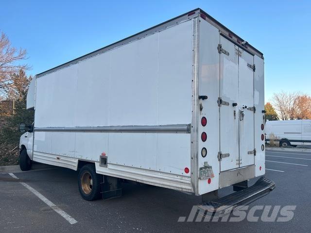 Ford E-350 Busy / Vany
