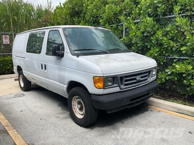 Ford E-350 Busy / Vany