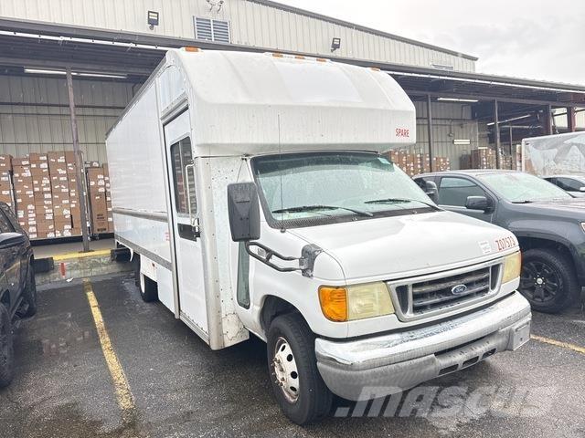 Ford E-350 Samochody dostawcze ze skrzynią zamkniętą