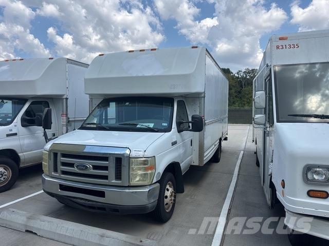 Ford E-350 Samochody dostawcze ze skrzynią zamkniętą