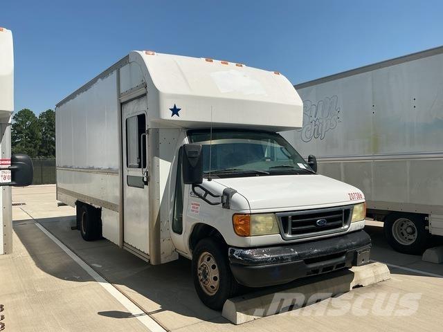 Ford E-350 Samochody dostawcze ze skrzynią zamkniętą