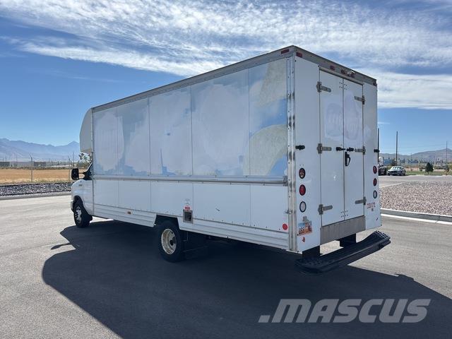 Ford E-350 Samochody dostawcze ze skrzynią zamkniętą