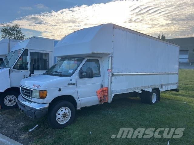 Ford E-350 Samochody ciężarowe ze skrzynią zamkniętą