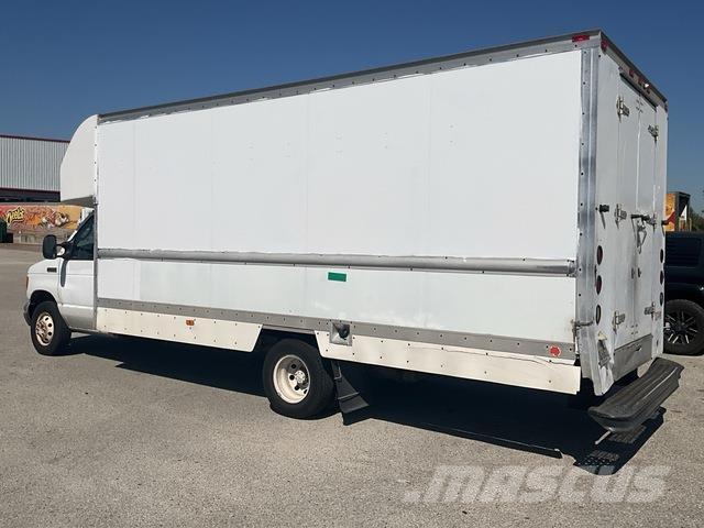 Ford E-350 Samochody ciężarowe ze skrzynią zamkniętą