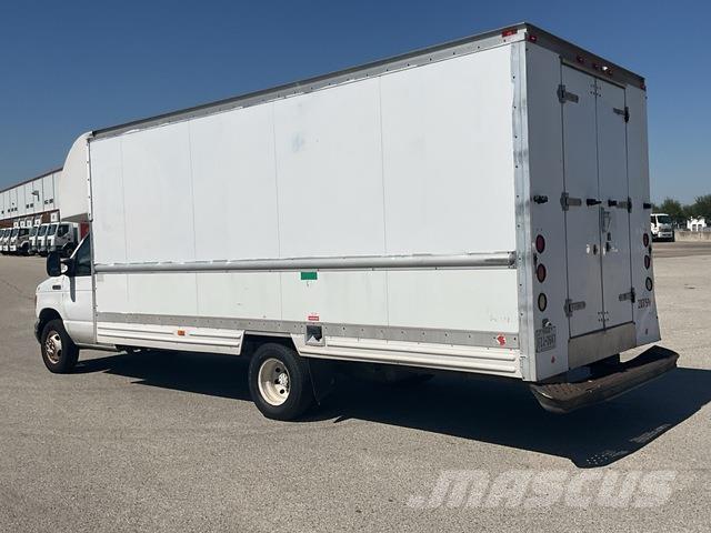 Ford E-350 Samochody ciężarowe ze skrzynią zamkniętą