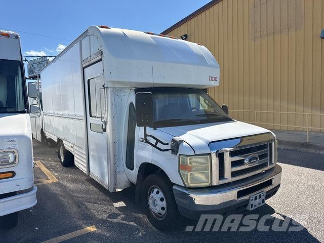 Ford E-350 Busy / Vany