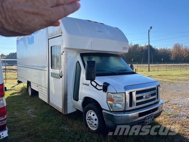 Ford E-350 Busy / Vany