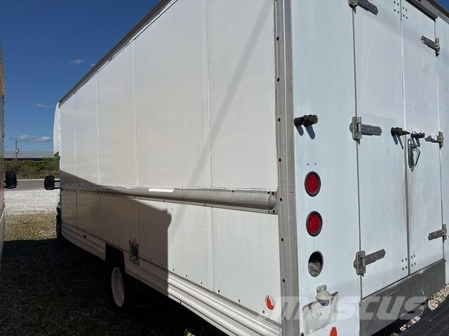 Ford E-350 Samochody dostawcze ze skrzynią zamkniętą