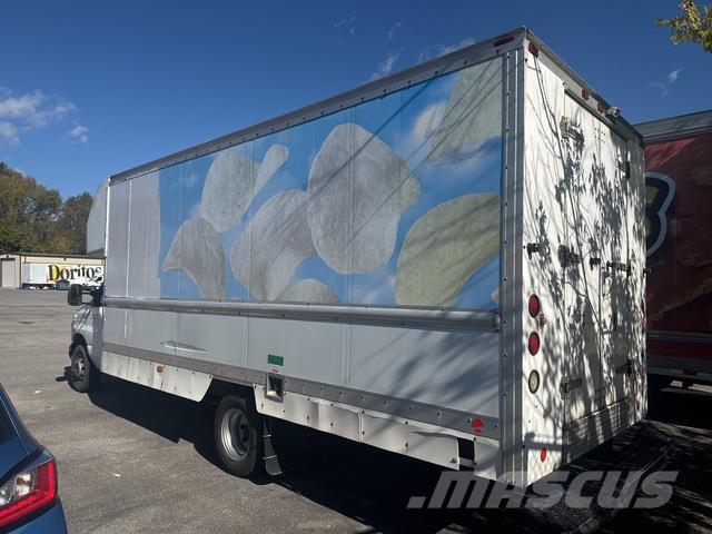 Ford E-350 Samochody dostawcze ze skrzynią zamkniętą