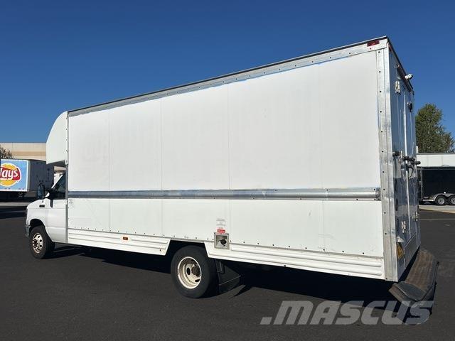 Ford E-350 Busy / Vany