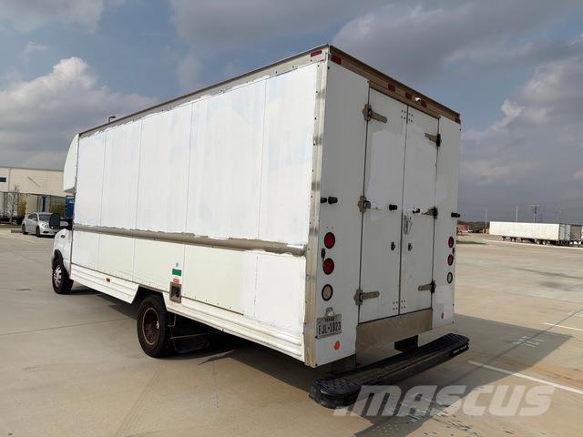 Ford E-350 Samochody ciężarowe ze skrzynią zamkniętą