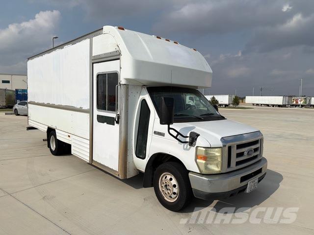 Ford E-350 Samochody ciężarowe ze skrzynią zamkniętą