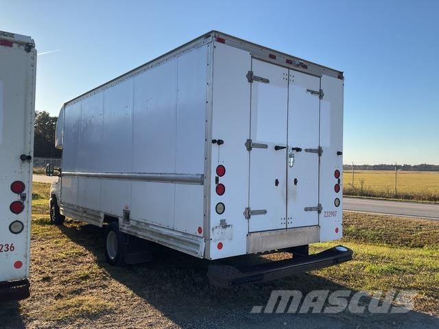 Ford E-350 Samochody ciężarowe ze skrzynią zamkniętą