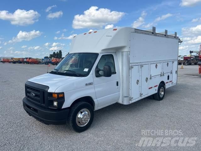 Ford E-450 Pick-upy / Pojazdy z otwieranymi burtami