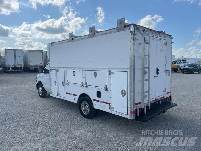 Ford E-450 Pick-upy / Pojazdy z otwieranymi burtami