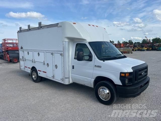 Ford E-450 Pick-upy / Pojazdy z otwieranymi burtami