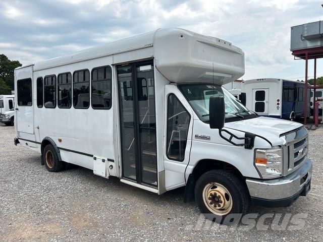 Ford E-450 Minibusy