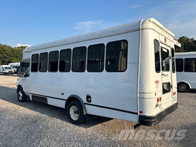 Ford E-450 Minibusy