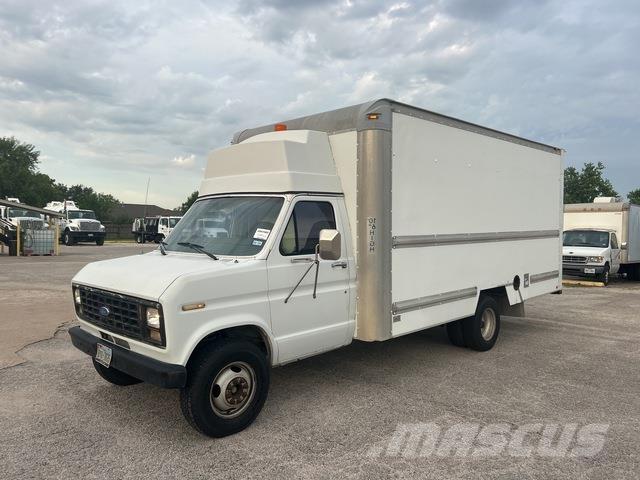 Ford E350 Samochody ciężarowe ze skrzynią zamkniętą