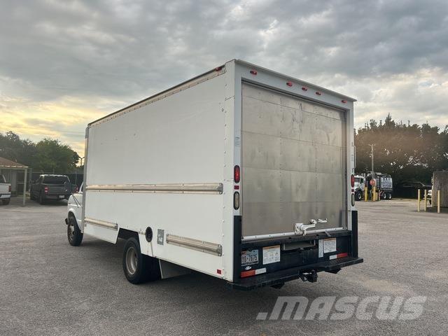 Ford E350 Samochody ciężarowe ze skrzynią zamkniętą