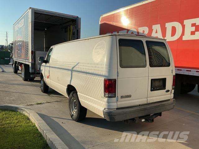 Ford E350 Samochody ciężarowe ze skrzynią zamkniętą
