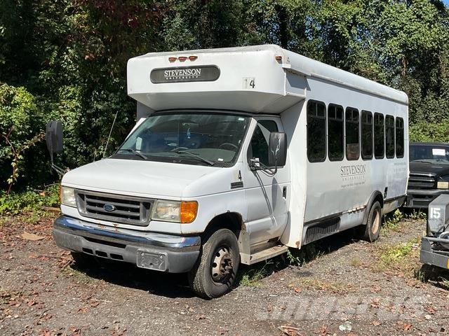 Ford E450 Samochody osobowe