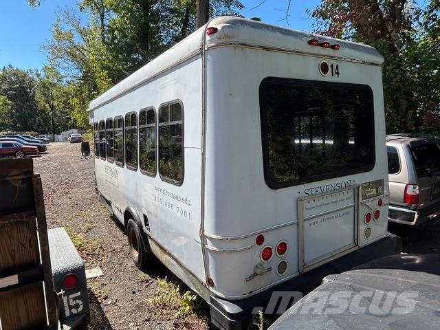 Ford E450 Samochody osobowe
