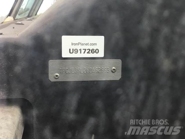 Ford Econoline Samochody dostawcze ze skrzynią zamkniętą