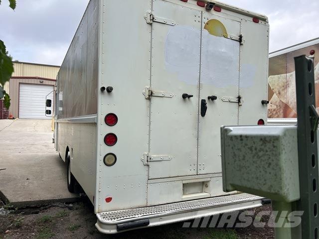 Ford Econoline Samochody dostawcze ze skrzynią zamkniętą