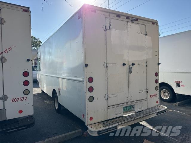 Ford Econoline Samochody dostawcze ze skrzynią zamkniętą