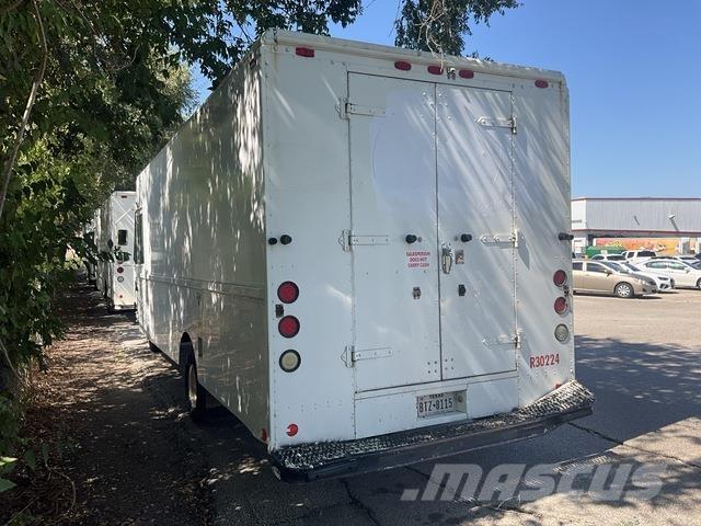 Ford Econoline Samochody dostawcze ze skrzynią zamkniętą