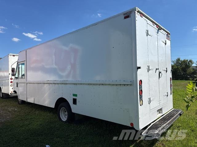 Ford Econoline Samochody dostawcze ze skrzynią zamkniętą