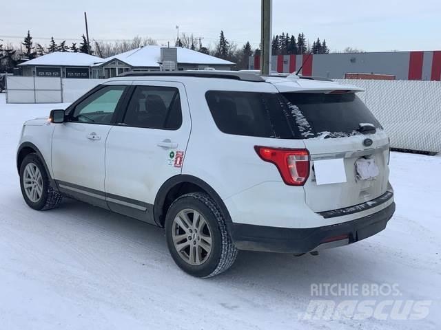 Ford Explorer Samochody osobowe