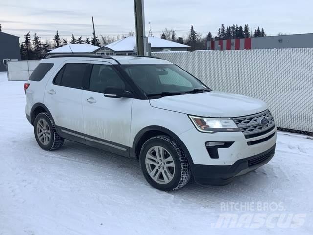 Ford Explorer Samochody osobowe