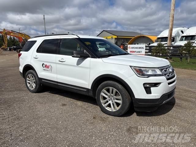 Ford Explorer Samochody osobowe