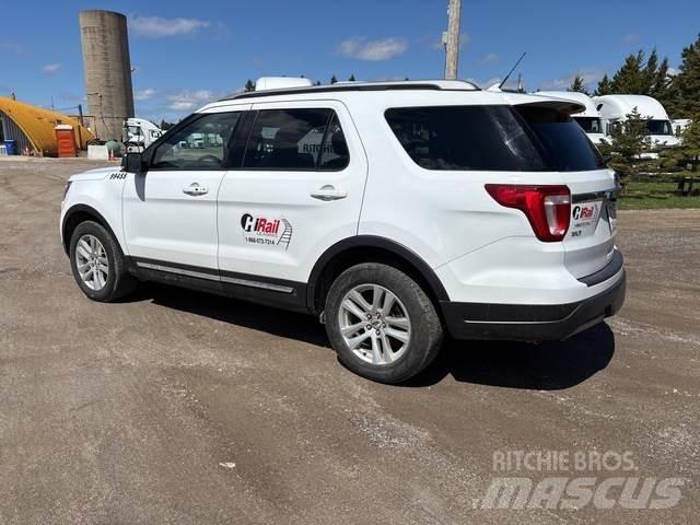 Ford Explorer Samochody osobowe