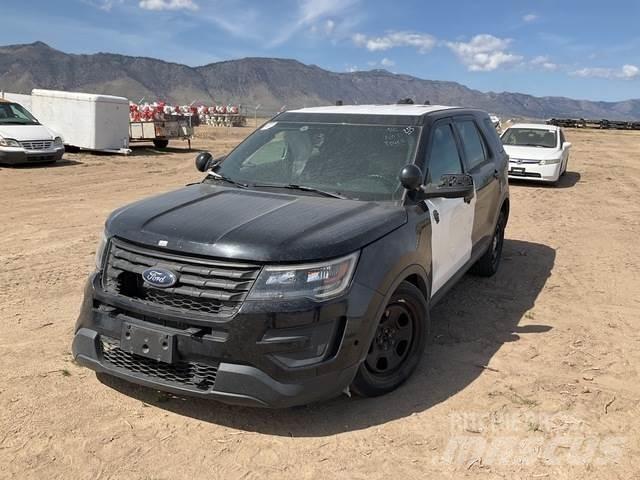 Ford Explorer Samochody osobowe