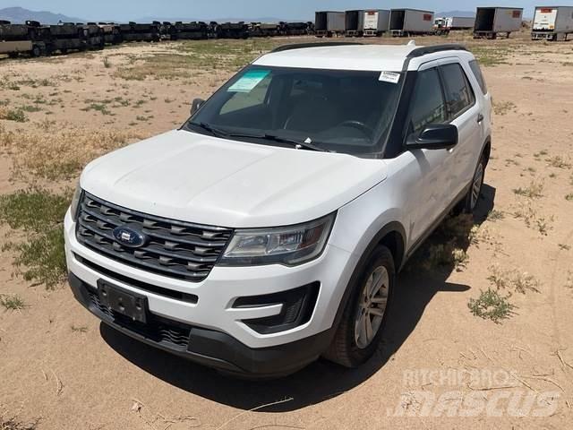 Ford Explorer Samochody osobowe