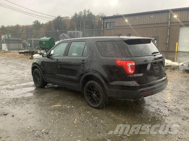 Ford Explorer Samochody osobowe