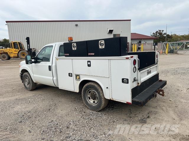 Ford F-250 Pick-upy / Pojazdy z otwieranymi burtami