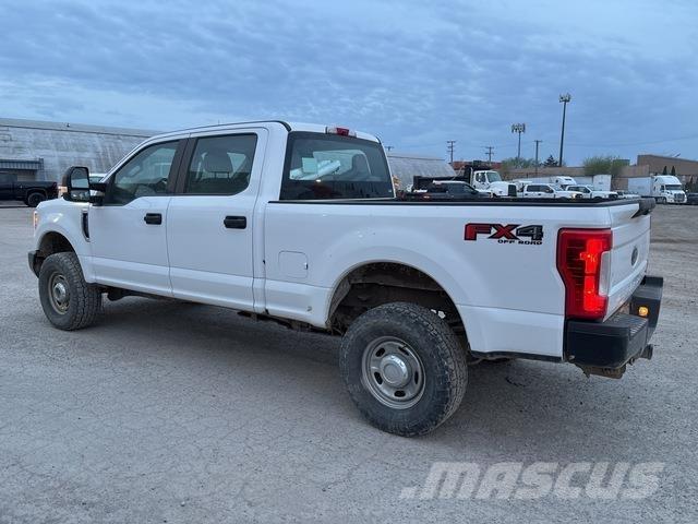 Ford F-250 Pick-upy / Pojazdy z otwieranymi burtami