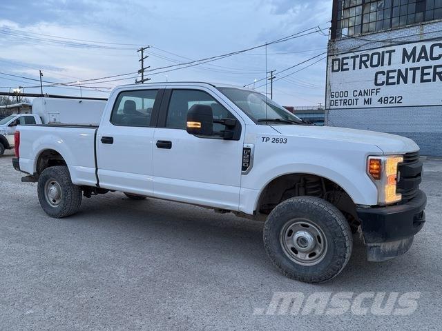 Ford F-250 Pick-upy / Pojazdy z otwieranymi burtami