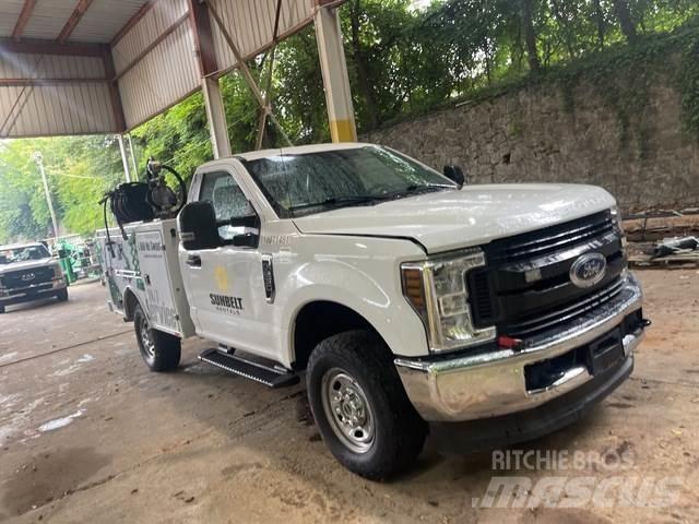 Ford F-250 Pick-upy / Pojazdy z otwieranymi burtami