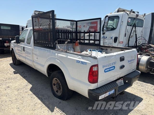 Ford F-250 Pick-upy / Pojazdy z otwieranymi burtami