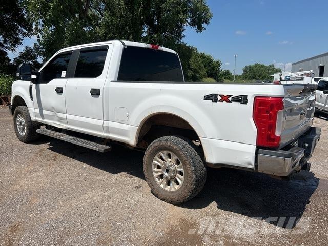 Ford F-250 Pick-upy / Pojazdy z otwieranymi burtami