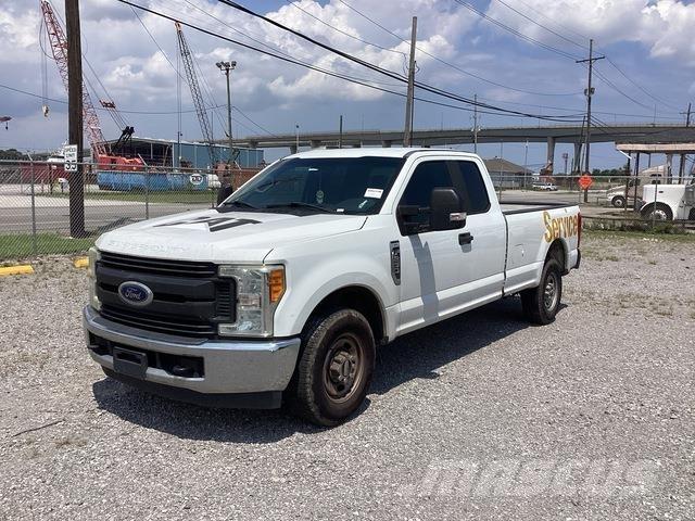 Ford F-250 Pick-upy / Pojazdy z otwieranymi burtami