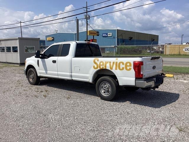 Ford F-250 Pick-upy / Pojazdy z otwieranymi burtami